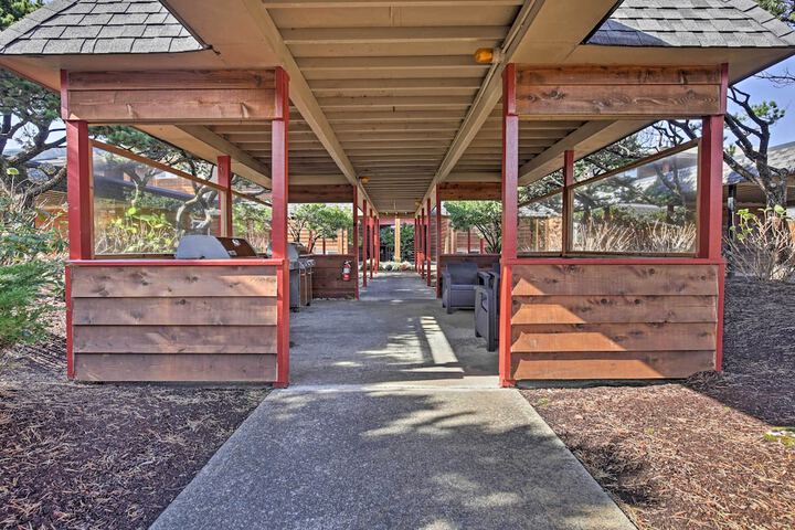 Lincoln City Beach Condo: Clubhouse & Pool Access!