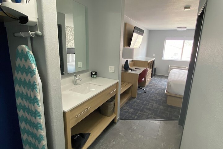 Room 32 of 35
