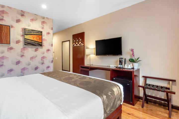 Room 9 of 35