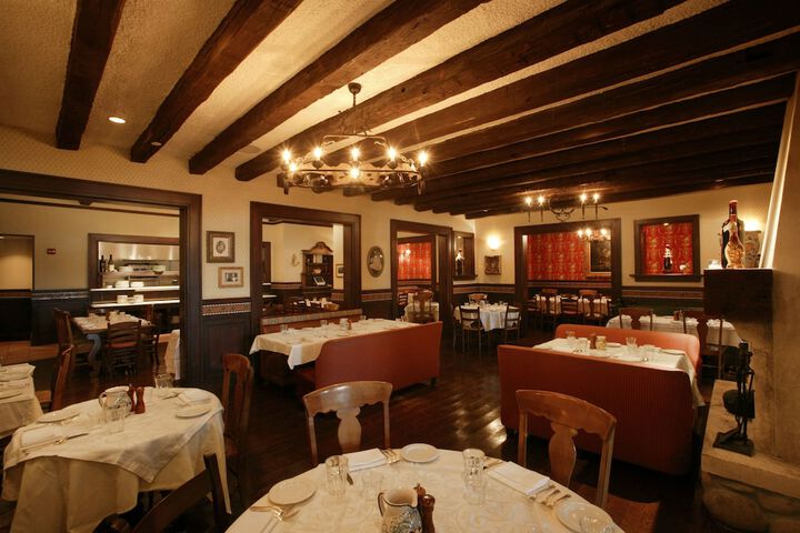 Dining 42 of 51