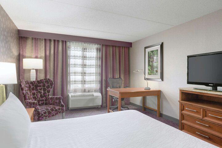 Room 10 of 18