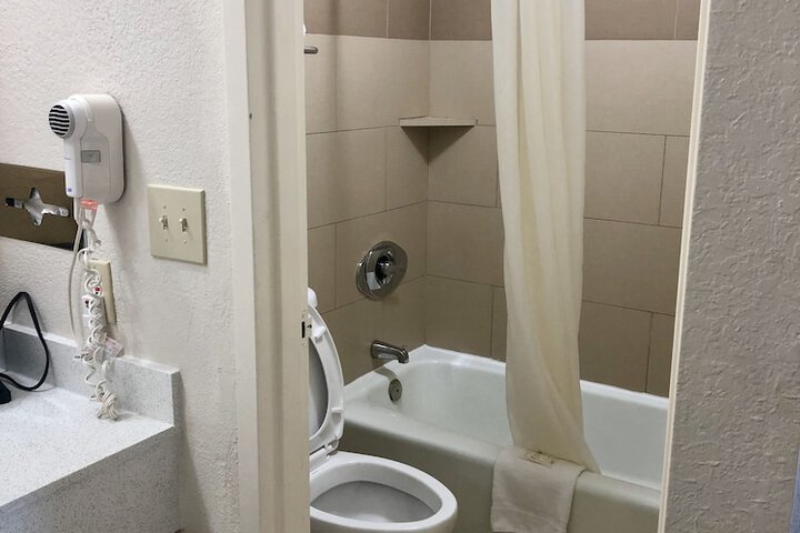 Room 32 of 67
