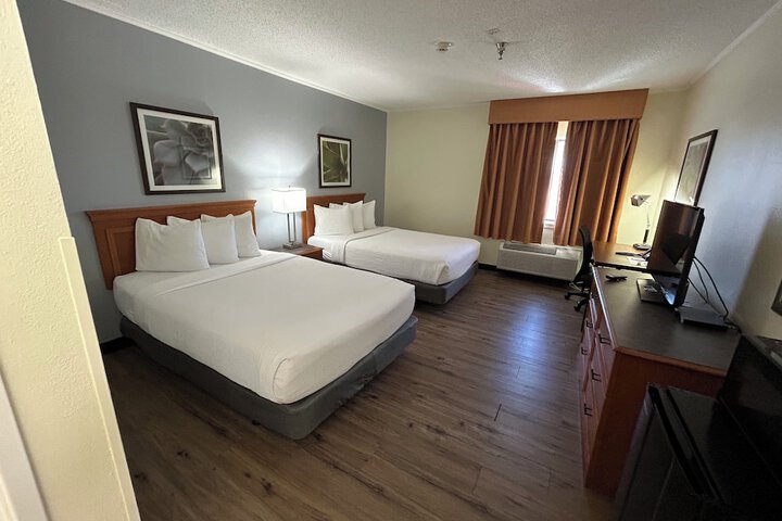 Room 10 of 33