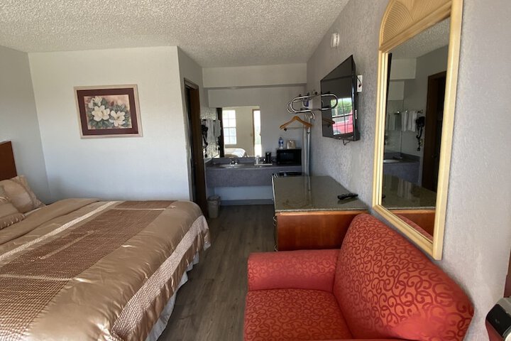 Room 21 of 27