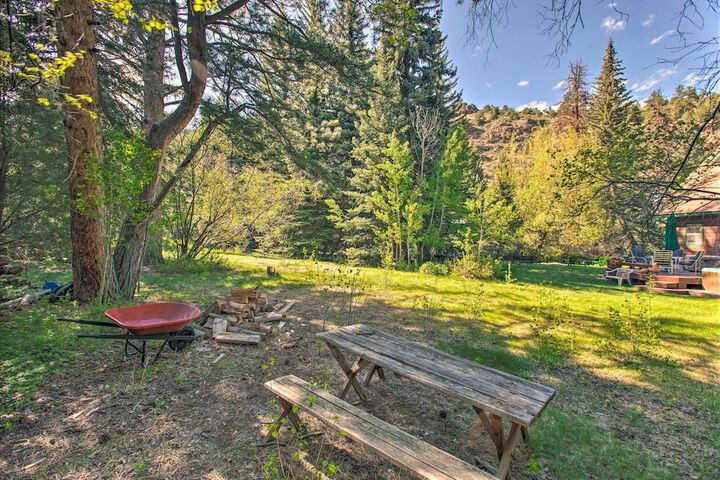 Chicago Creek B & B: 1 Mi to Mt. Blue Sky!
