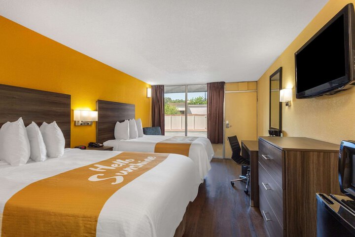 Room 13 of 20