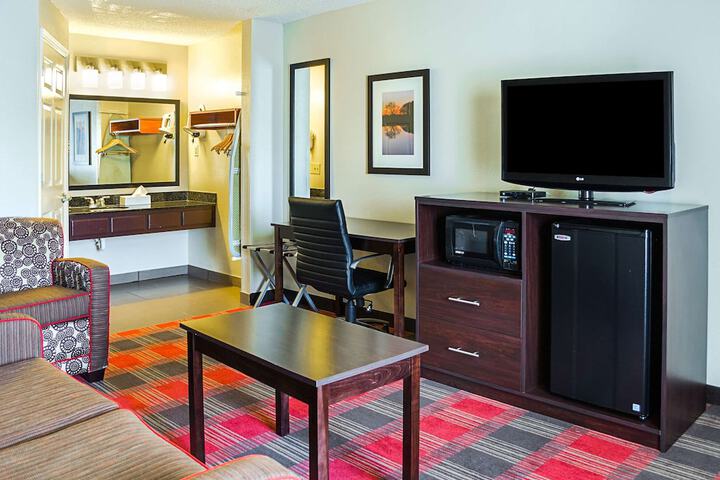 Room 28 of 34