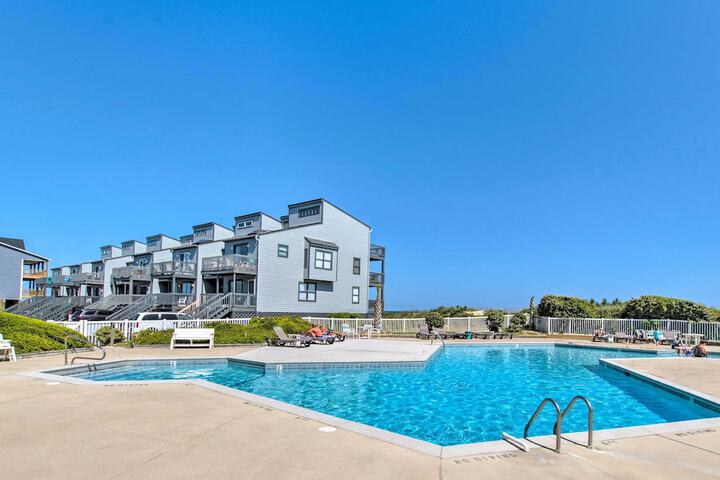 N Topsail Beach Oceanfront Condo w / Pool!