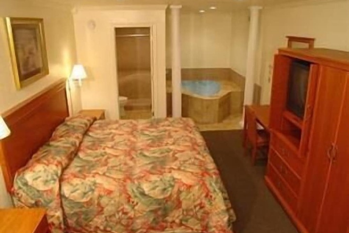 Wildwood Inn Tropical Dome & Theme Suites