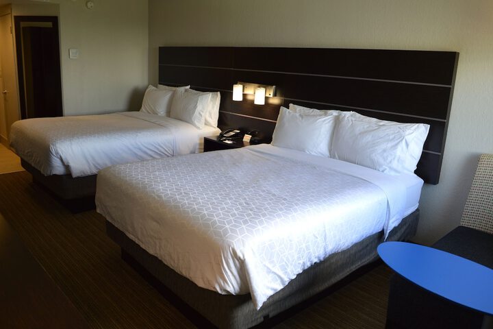 Room 27 of 65