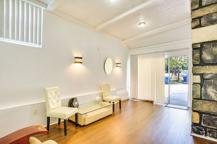 Shared Yard 4 Mi to Nyc: Englewood Apartment!