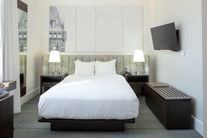 Room 14 of 32