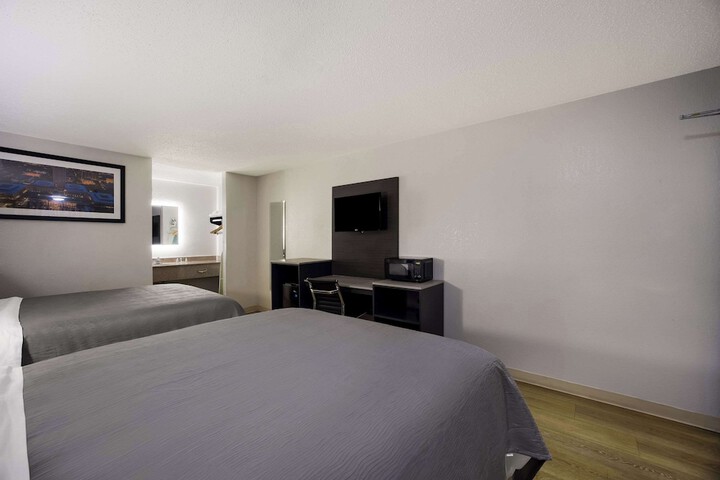 Room 27 of 39
