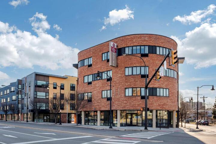 Best Western Plus Philadelphia Airport South at Widener University