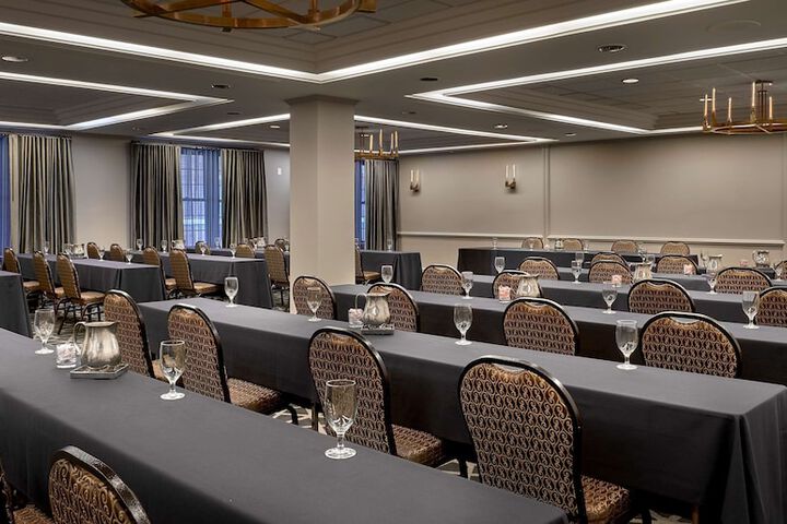 Hotel Phillips Kansas City Curio Collection by Hilton
