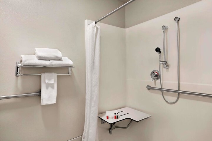 Room 8 of 16