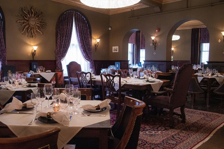Dining 28 of 34
