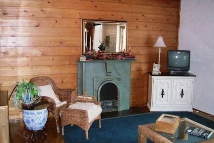 THE RIVERS EDGE EXECUTIVE SUITES