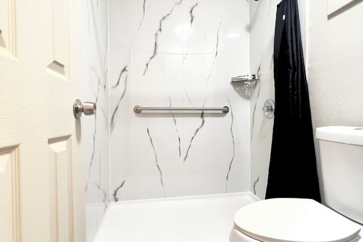 Room 6 of 25