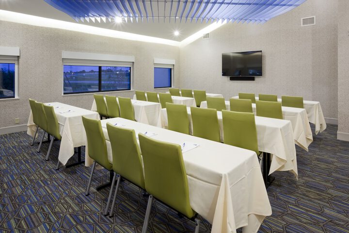 Holiday Inn Express Roseville-St. Paul by IHG