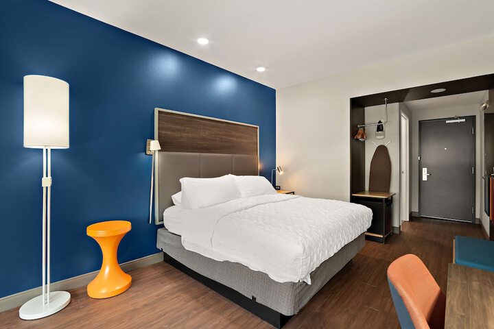 Room 27 of 41