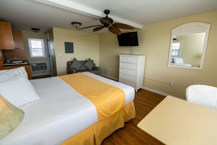 Room 7 of 32