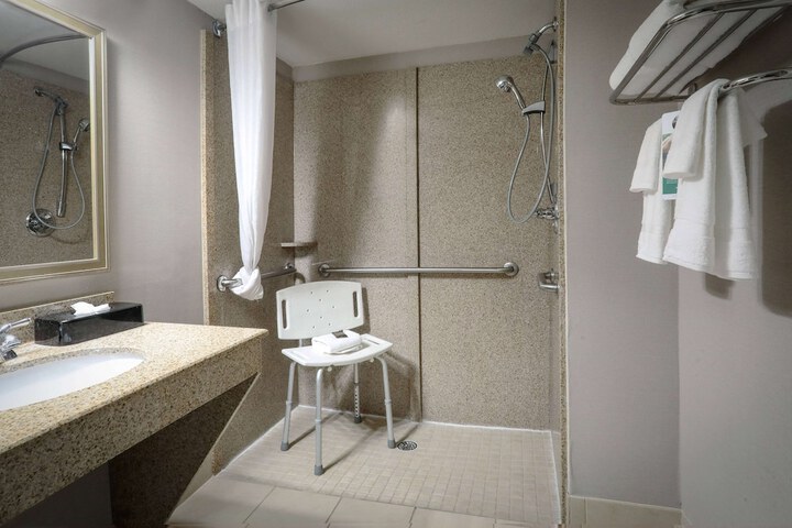 Room 13 of 21