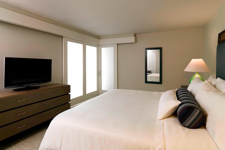 Room 71 of 282