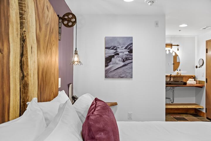 Room 33 of 59