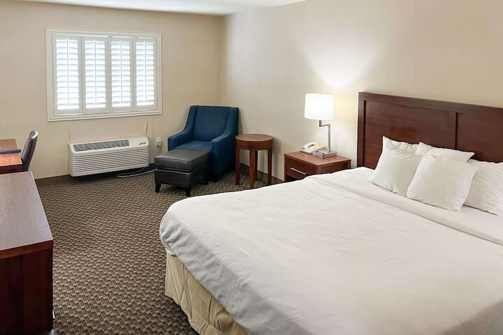 Room 9 of 35