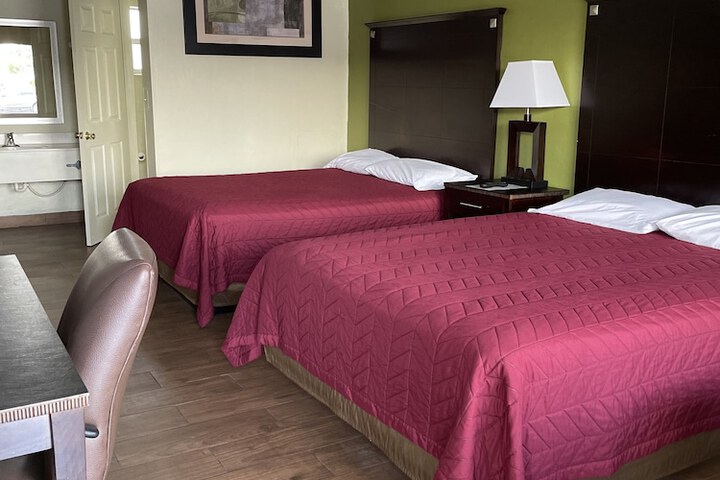 Room 7 of 16