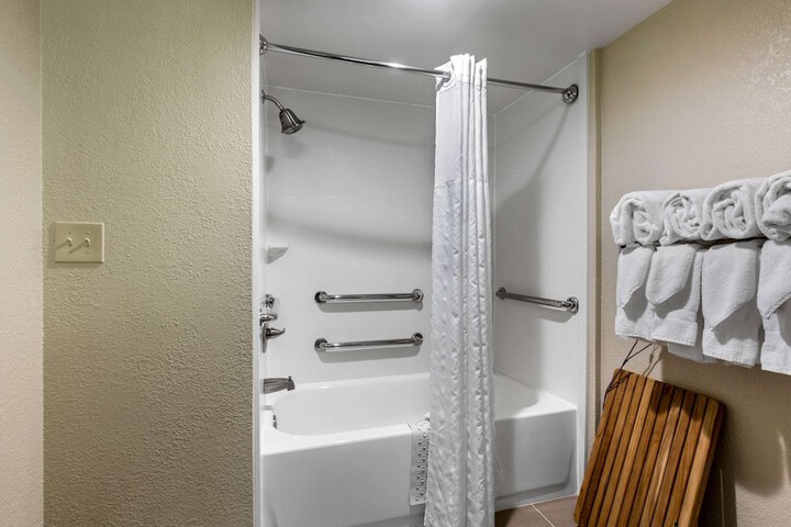 Room 8 of 20