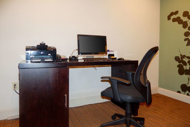 Business Center 46 of 46