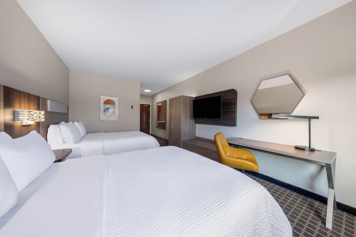 Holiday Inn Express Hotel & Suites Pittsburg by IHG