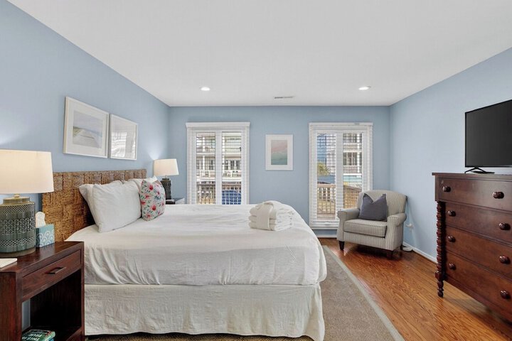Lighthouse by Avantstay Beachfront View Home w / Pool Table & Ping Pong