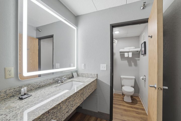 AmericInn by Wyndham White Bear Lake St. Paul