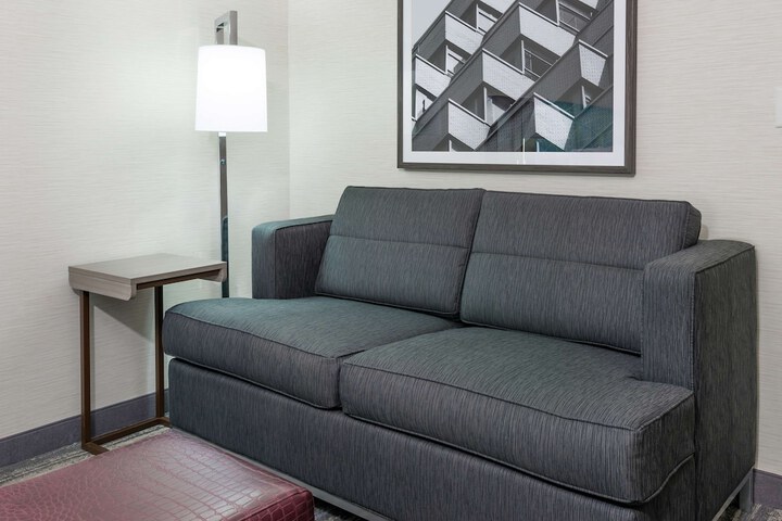 Room 6 of 27