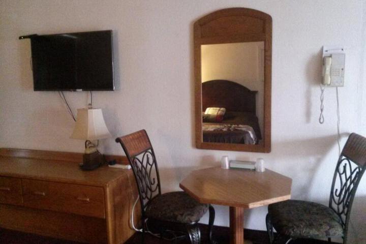 BUDGET INN ALBANY