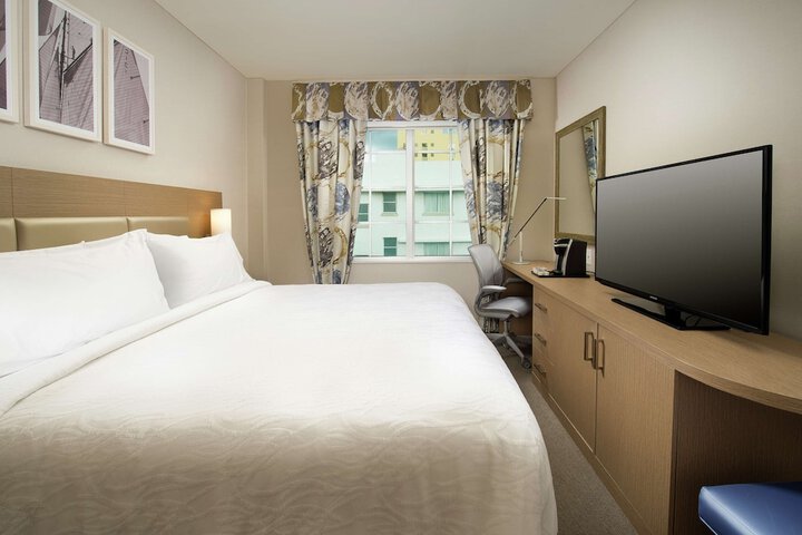 Room 10 of 43