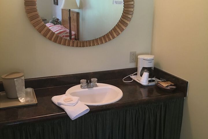 Room 17 of 34