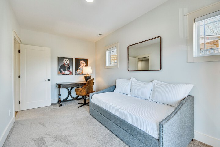 Newly Built Home w / Mtn Views in Black Mountain!