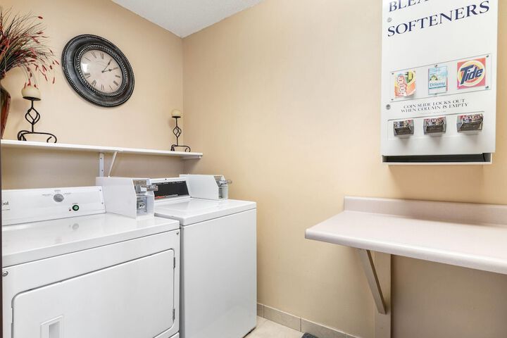 Howard Johnson Hotel & Suites by Wyndham Oacoma