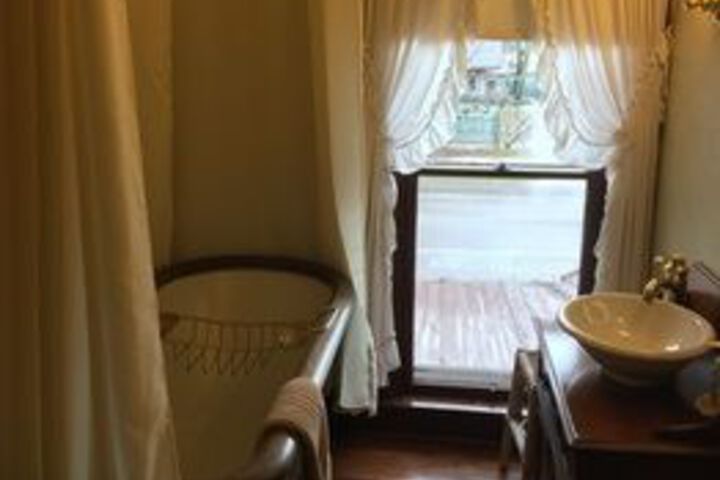 White Swan Inn Bed & Breakfast