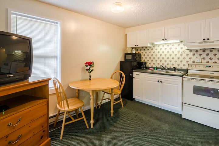 Highland Hills Motel and Cabins – a Master Hosts Resort