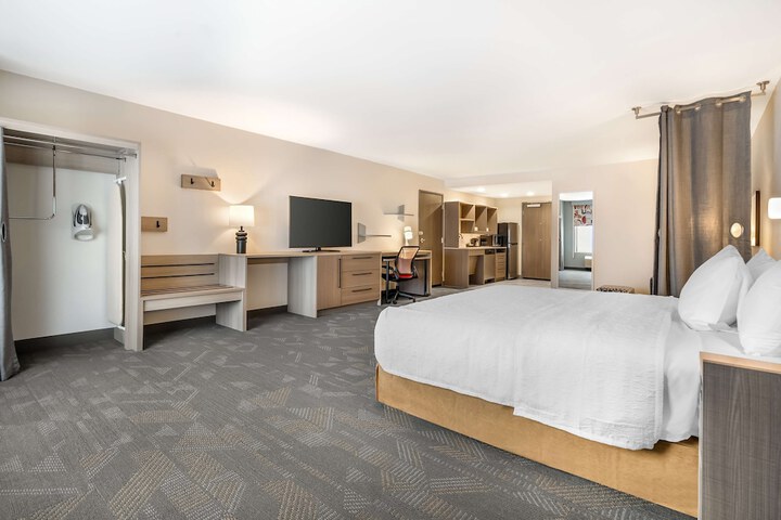 Room 11 of 37