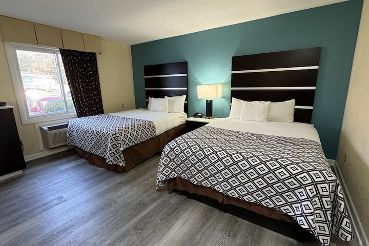 Room 7 of 12