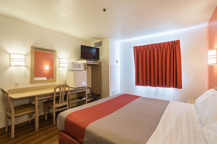 Room 14 of 34