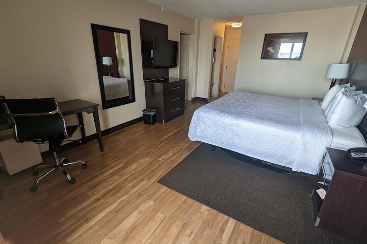 Red Roof Inn PLUS+ Wichita East