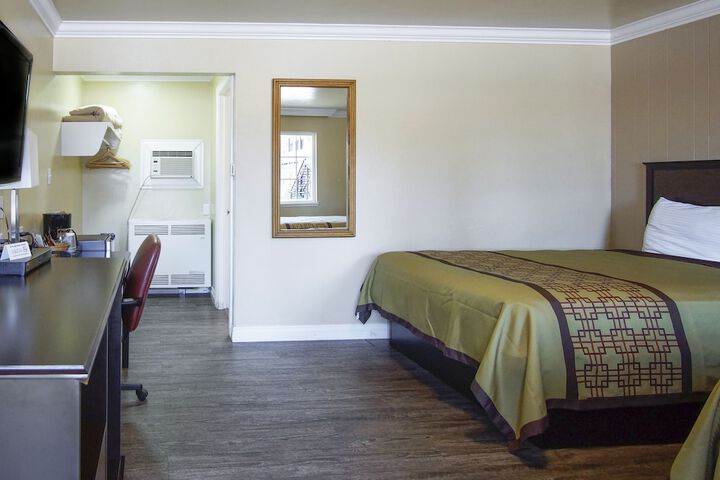 Room 53 of 90