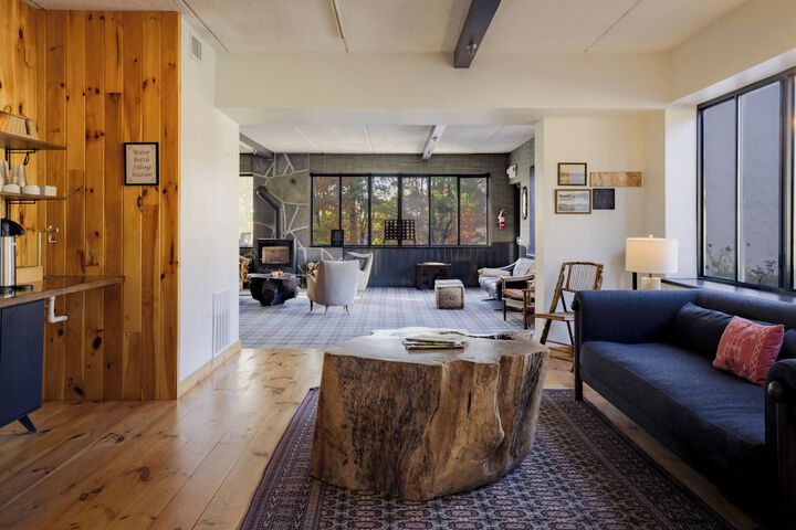 Hunter Lodge a Bluebird by Lark
